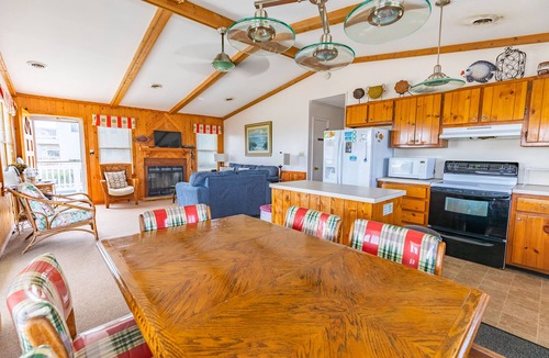 Southern Shores House | 4669- White Sands - Steps to Beach | Southern Shores Retreat