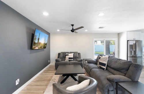 Raskin Estates House | 4BD| Mid Terms Welcome | 31+ Day Stays