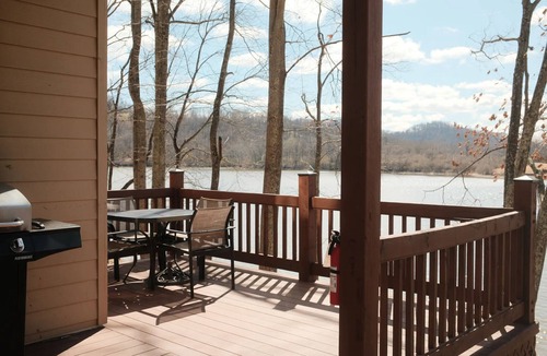 Roanoke Condo | 4BR Cottage | Scenic Views | No Hidden Fees