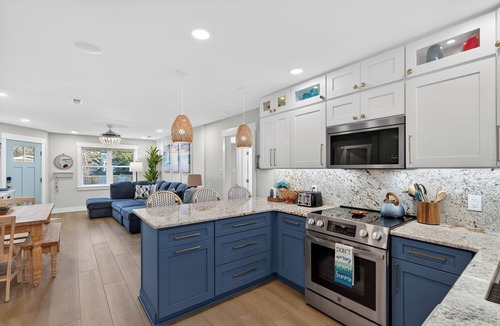 Tranquil Harbour House | 4BR Relax-ready Island Escape, Pool, Pool House, Fully Linened