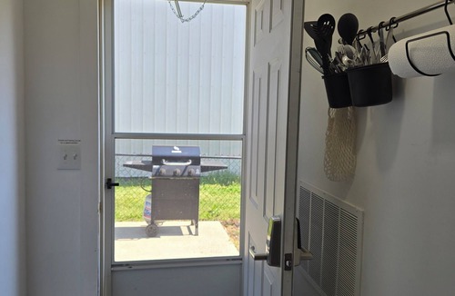 Mount Vernon Apartment | 4th St Studio- Weekly/Monthly Discounts! Travelers and Contractors Welcome!