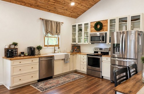 Tennga House | 5 Acre Hideaway- Private Pool Retreat in Cleveland, TN