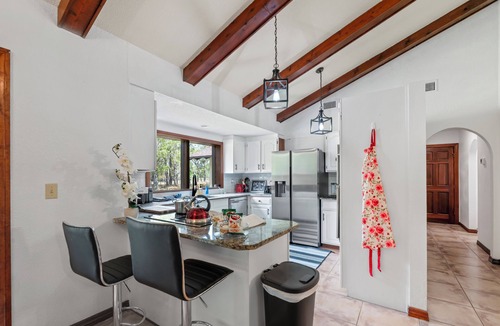 Seffner House | 5-Acre Soaring Hawk Retreat | 6Br sleeps 12 | Tampa