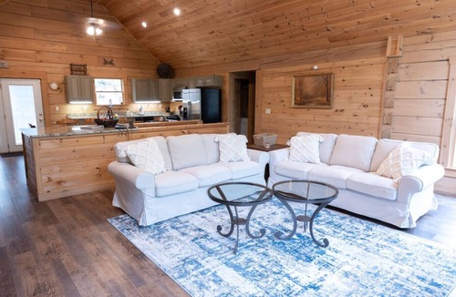 Fulda Cabin | 5 bd3bth cabin- EV - Santa Claus & Holiday World
