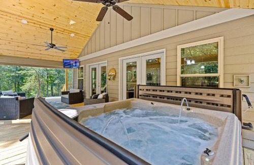 Cleveland Villa | 5 Bedroom Huge Luxury Cabin Perfect for Family Getaway