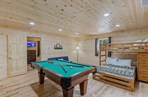 Cleveland Villa | 5 Bedroom Huge Luxury Cabin Perfect for Family Getaway
