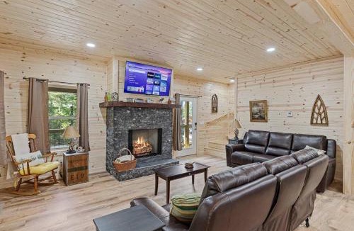 Cleveland Villa | 5 Bedroom Huge Luxury Cabin Perfect for Family Getaway