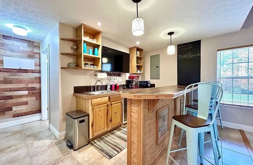 Bronston House | 5 Bedroom - Sleeps 12 Comfortably
