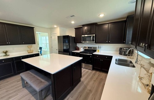Greensboro House | 5 bedroom spacious in quiet neighborhood