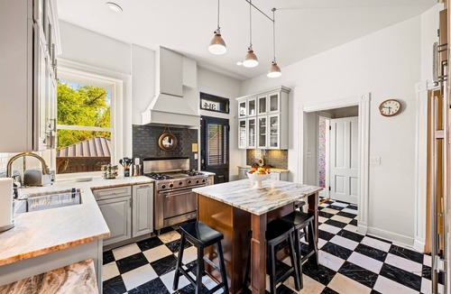 Old Louisville House | 5 Beds Victorian Mins to UL/Downtown Hot Tub Firepit Speakeasy Luxe Amenities
