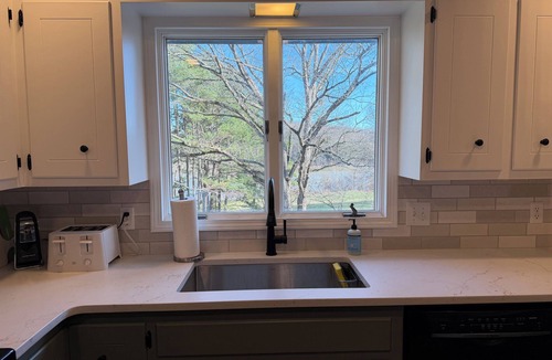 Shell Knob House | 5+ BR lakefront home w/swim dock. High Speed WiFi.