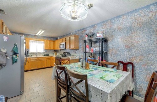 New Bern House | 5 Mi to Dtwn New Bern & Riverfront: Home w/Yard!