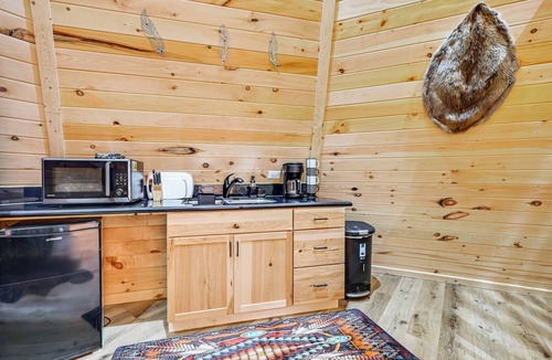 Mammoth Cave Apartment | 5 Mi to Mammoth Cave NP: Teepee Studio Escape