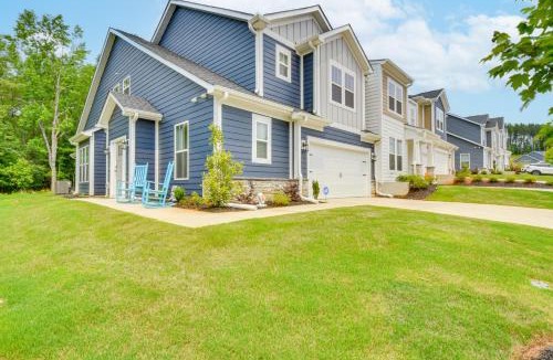 Central House | 5 Mi to Memorial Stadium & Beach: Modern Townhome