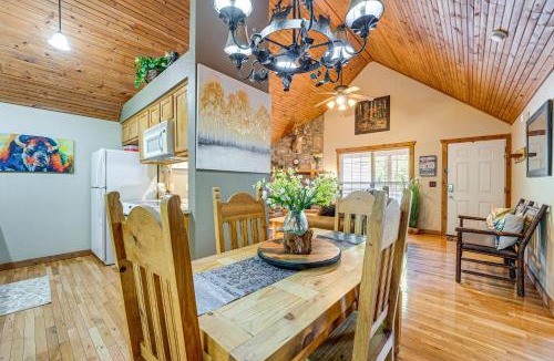 Branson West House | 5 Mi to Silver Dollar City! Family Cabin Near Golf