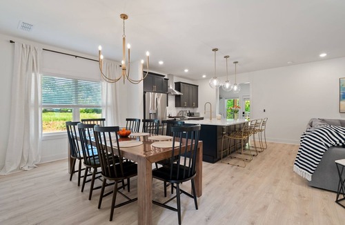 Emerson House | 5 MIN to LAKEPOINT! Sleeps 14. New 4 Bdrms/3.5 Bths w/Office. Owner Managed.