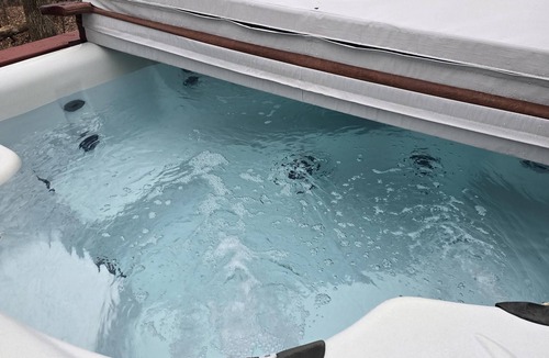 Nashville House | 5 Min to Nashville | Hot Tub & Peaceful Wooded Setting 2 BR, 1 BA