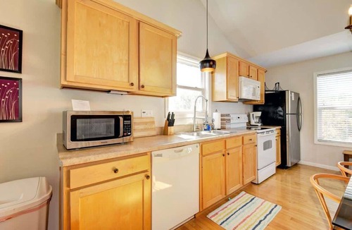 Taylorsville House | #56 Southern Lights - Family Lakefront Retreat with Hot Tub and Resort Pool