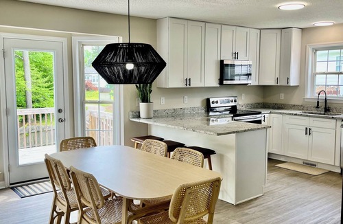 Southeast Raleigh House | 5BR/3BA Sleeps 12 NEW kitchen, bathrooms, mattresses, linens, furniture, firepit