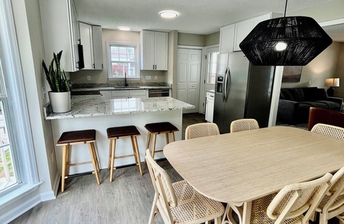 Southeast Raleigh House | 5BR/3BA Sleeps 12 NEW kitchen, bathrooms, mattresses, linens, furniture, firepit