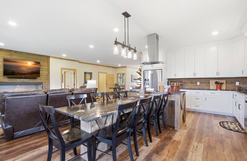 Boone Cabin | 5BR Cabin on 3 Acres w Theater, Hot Tub +Fire Pit