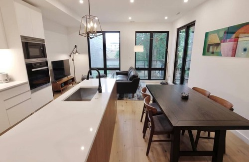 Shaw House | 5BR Downtown | Easy 4 DC sights, 1 Block to Metro
