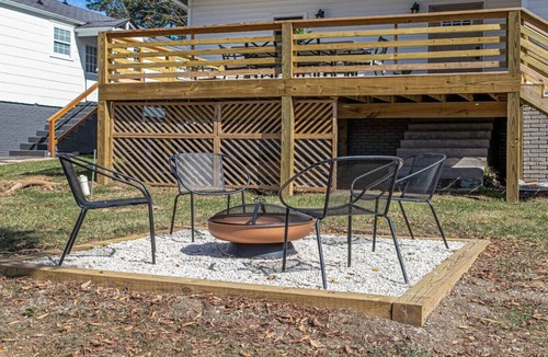 Knoxville House | 5BR Happy Holler Home >3 min to Downtown + Deck