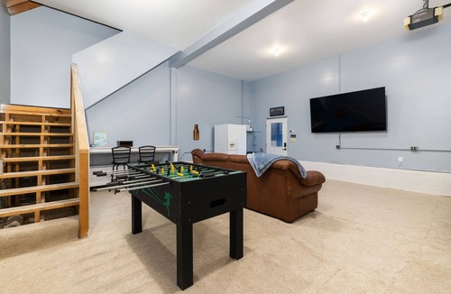 Henrico House | 5BR Lakefront, Docks, Game Room, Kayaks, Pet Friendly