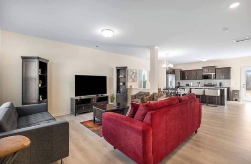 Ruffin House | 5BR Modern Comfort Spacious Home