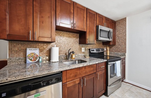 Fort Washington House | 5BR - Sleeps 12 Near DC, MGM, National Harbor, Gaylord, Navy Yard