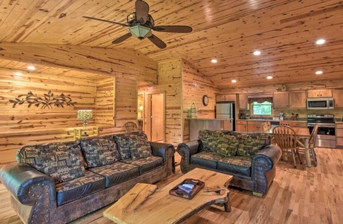 Helen Cabin | 6/5 Valley View! Close to Helen! Near Hiking & Wineries