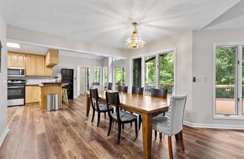Wedowee House | 6 bed Pontoon Boat and jet ski rental, hot tub, pool table, trampoline & more