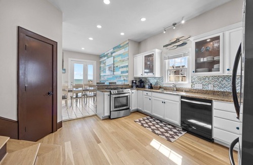 North Topsail Beach House | 6 Bedroom Oceanfront House - Sleeps 15 - Pool - Hot Tub