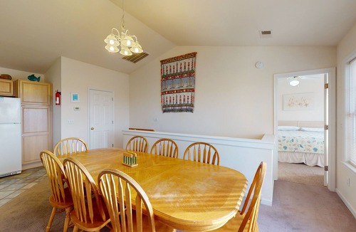 Waves House | 6 BR house Dog friendly with mini golf, pool/hot tub, & game room