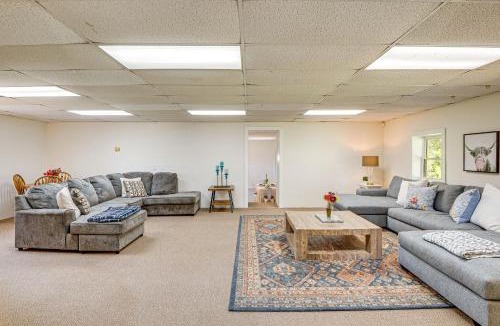 Hollywood Apartment | 6 Mi to Scottsboro: Apt w/Furnished Porch