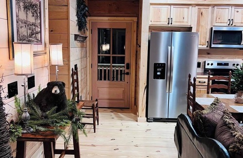 Tullahoma Cabin | 6BR 4bathroom 2-Cabin Retreat for 12 near Lake Ramp With large parking lot.