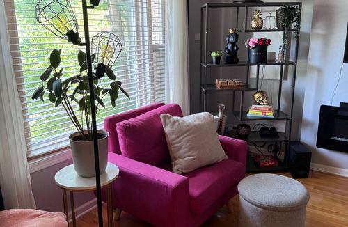East Garfield Park House | 7-Bedroom 2-Flat Perfect for Groups — Near Train, Expressway, United Center
