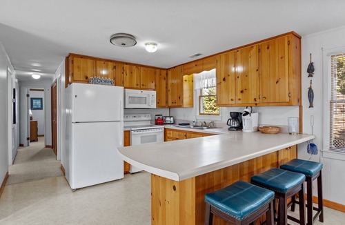 Avon House | 7531- Ginny Anne, 115 Yard Stroll to Beach. Sun Deck. Bring the Pooch.