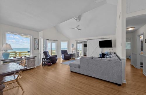 Avon House | 7675 - Sweet Caroline