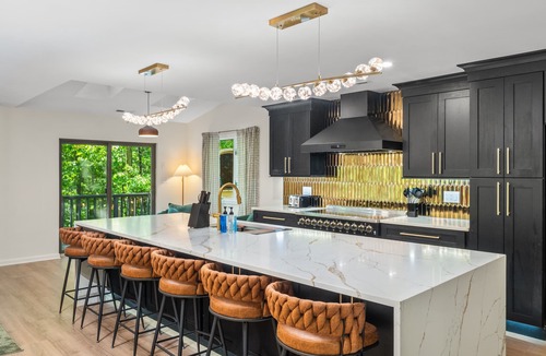 Massanutten House | 7BR Fully Renovated Home w/Hot Tub, Mini Golf. Sleeps 18!