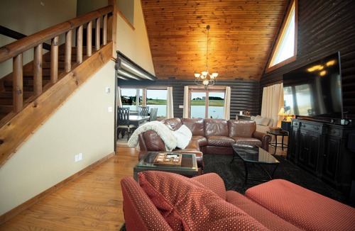 Bowdon Junction Cabin | 7BR Lake Cabin in Carrollton, Spacious, Private, Ideal for Work Retreats