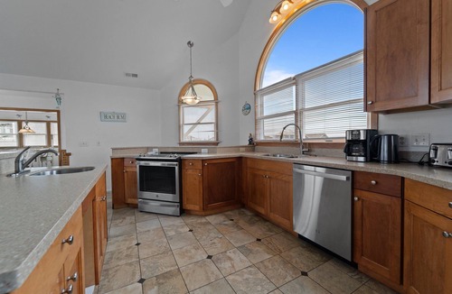 Waves House | 8BR Oceanfront home - Game & theater rooms, private pool, hot tub ★
