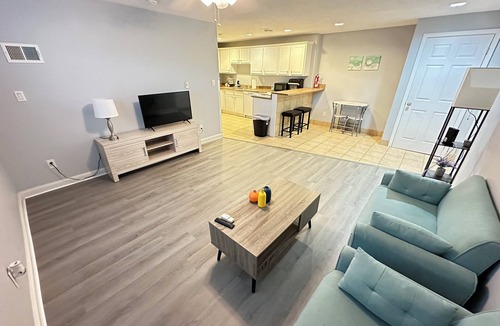 Franklin Apartment | 9 Fresh Getaway - with private washer and drier