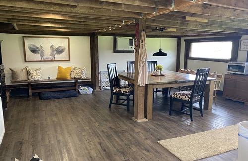 Arlington House | A bougie barn on 50+ acres! Cozy and updated.