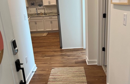 Issue Condo | A Crabby Alibi! 2-bedroom condo with seasonal pool access