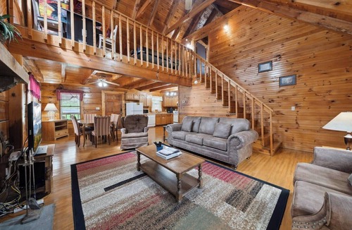 Gatlinburg Cabin | A Dream Come True - 2BR/New Hot Tub/New Firepit/Grill/Great for Gatherings