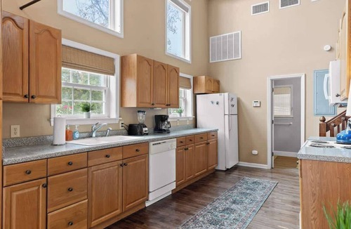 Lookout Valley Neighborhood Association House | A Frame Farm Family House with Seasonal Pool