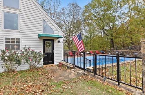 Lookout Valley Neighborhood Association House | A Frame Farm Family House with Seasonal Pool