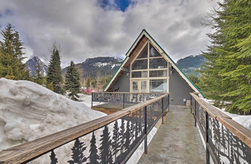 Snoqualmie Pass Cabin | A-Frame w/ Views: Walk to Snoqualmie Lifts!