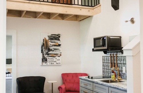 Honea Path House | A fun & happy guesthouse with a loft! Located 15 min. from Erskine College.